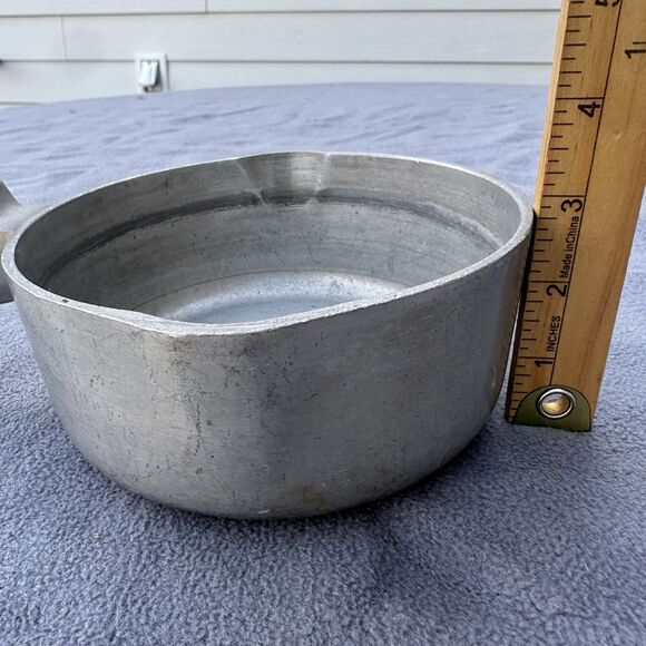 Vintage Magnalite 1 Quart Aluminum Saucepan With Lid & Black Handle Double Spout - Picture 9 of 10